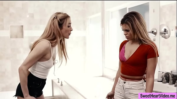 Aiden Ashley does pussy licking with Destiny Cruz and they love it 