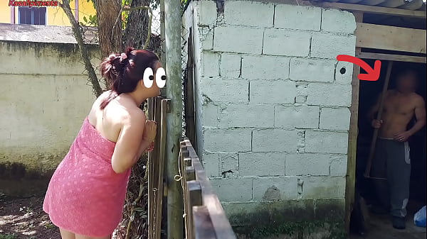 Chuveiro nã_o funciona, mulher casada pede ajuda ao zelador da fazenda usando apenas uma toalha e paga com sexo