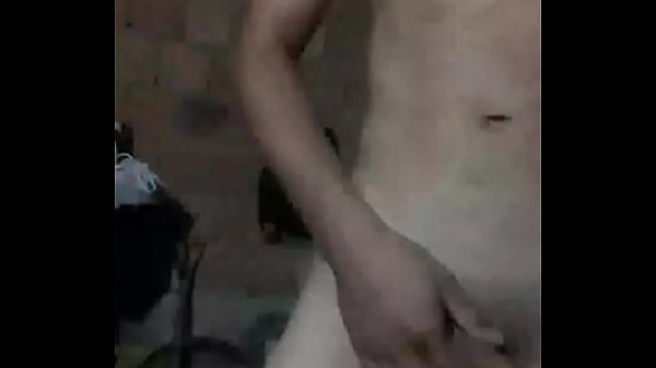 Novinho se depilando &eacute_ batendo punheta ao vivo no cam4