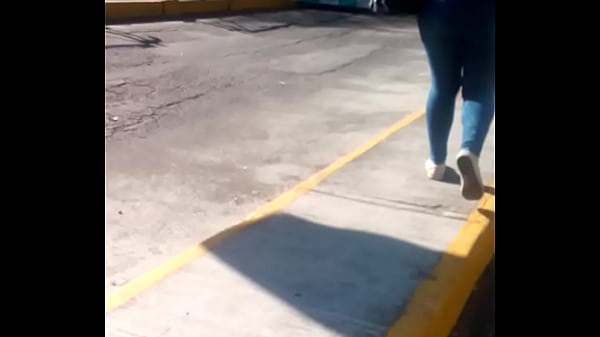 Nonton Persiguiendo Culito En Feria, Al Final Se Agacha thumbnail