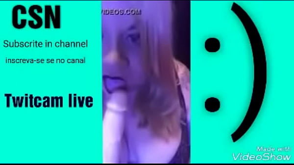 Loira chupando brinquedinho