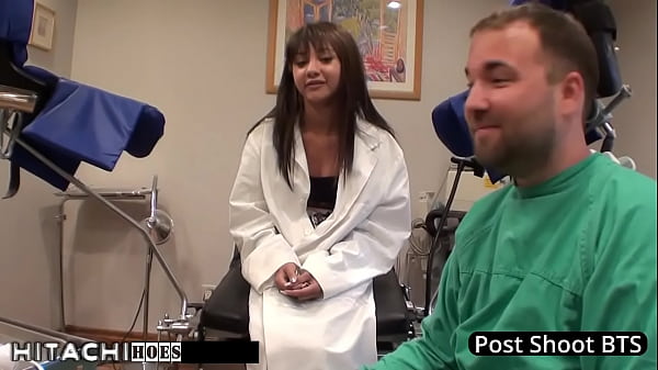 Problematic Teenage Eliza Shields Has Multiple Orgasms While Undergoing Therapy At Doctor Tampa's Gloved Hands Using A Magicwand thumbnail