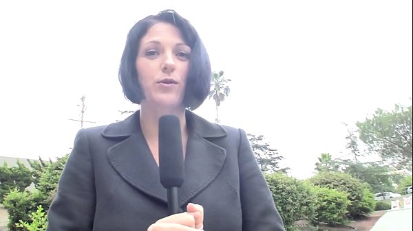 Gorgeous Newsperson Roxanne Hall With Big Juggers Takes Special Interview From Governor thumbnail