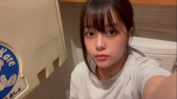 Nonton 隣の部屋でト◯レしてる人がいるのに壁越しに激しくオナニーしてイキまくりました&hellip; thumbnail