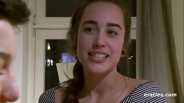 Nonton Ersties: Die M&auml;dels Effie Und Birgit Kochen Gemeinsam Und Probieren Sich Dann Ausgiebig thumbnail