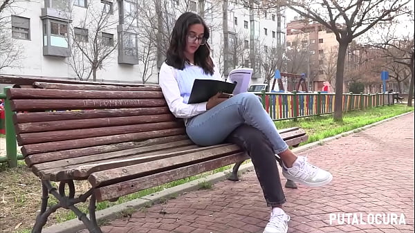 Nonton Putalocura - Joven Tetona Alice Biancci Folla Con Torbe Para Que Guarde Su Secreto thumbnail