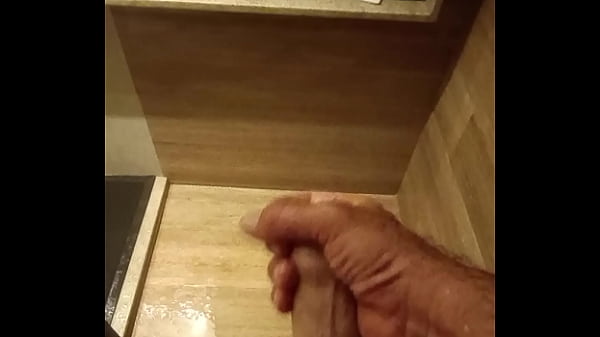 Dotado tocando uma no banho
